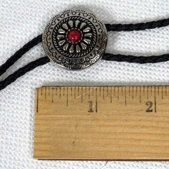 Silver-tone and black cord western cowboy bolo tie. - Picture 6 of 6